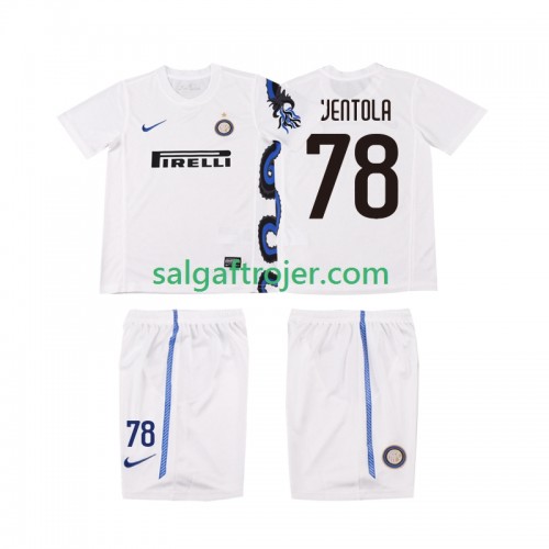 Internazionale Milano VENTOLA 78 2010 2011 Fodboldtrøjer Børn Retro Udebanesæt Kort ærmer Internazionale Milano VENTOLA 78 2010 2011 Fodboldtrøjer Børn Retro Udebanesæt Kort ærmer